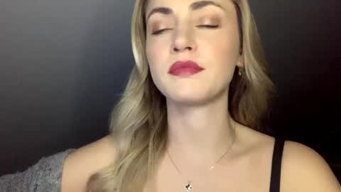 Snapshot of scarlettxblonde chatting on 05-14-26, 08:26 ScarlettxBlonde online show from 05-14-26, 08:26