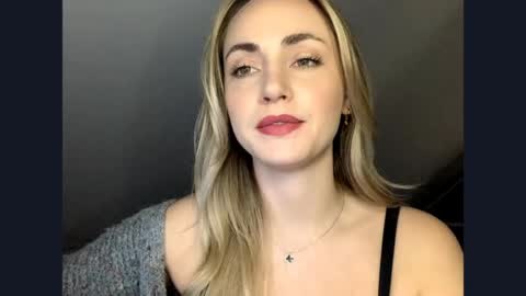 Snapshot of scarlettxblonde chatting on 05-15-26, 08:32 ScarlettxBlonde online show from 05-15-26, 08:32