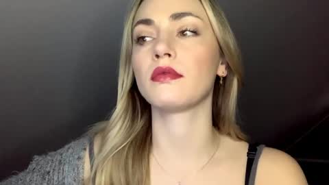 Snapshot of scarlettxblonde chatting on 05-18-26, 06:19 ScarlettxBlonde online show from 05-18-26, 06:19