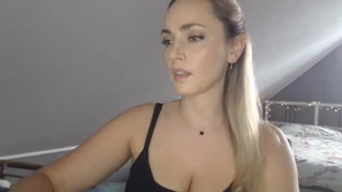 Snapshot of scarlettxblonde chatting on 06-11-26, 02:26 ScarlettxBlonde online show from 06-11-26, 02:26