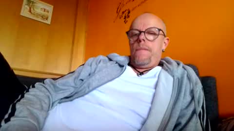 Snapshot of schmuhbaer1 chatting on 10-15-25, 10:59 schmuhbaer1 online show from 10-15-25, 10:59