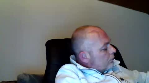 Snapshot of schnibschnab chatting on 10-05-25, 01:37 schnibschnab online show from 10-05-25, 01:37