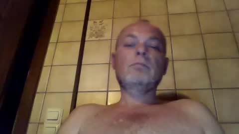 Snapshot of schnibschnab chatting on 10-16-25, 11:06 schnibschnab online show from 10-16-25, 11:06