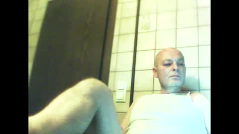 Snapshot of schnibschnab chatting on 11-11-25, 02:22 schnibschnab online show from 11-11-25, 02:22