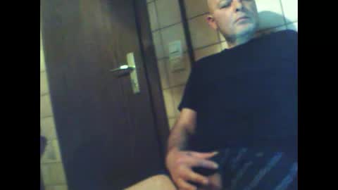 Snapshot of schnibschnab chatting on 11-15-25, 03:04 schnibschnab online show from 11-15-25, 03:04
