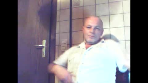 Snapshot of schnibschnab chatting on 11-16-25, 04:07 schnibschnab online show from 11-16-25, 04:07