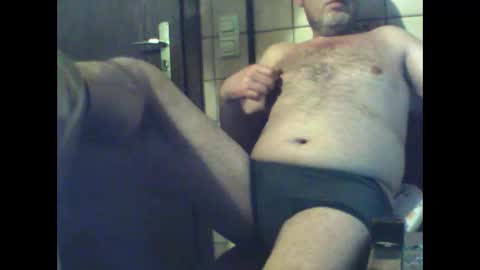 Snapshot of schnibschnab chatting on 11-16-25, 11:54 schnibschnab online show from 11-16-25, 11:54