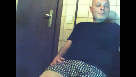 Snapshot of schnibschnab chatting on 11-21-25, 02:10 schnibschnab online show from 11-21-25, 02:10