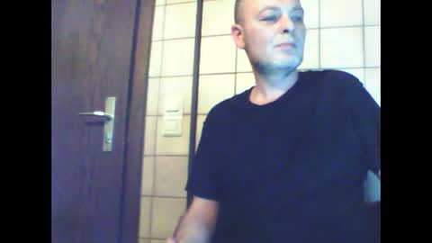 Snapshot of schnibschnab chatting on 12-16-25, 02:49 schnibschnab online show from 12-16-25, 02:49