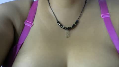 Snapshot of schoco_milf chatting on 12-23-24, 12:03 mai latina online show from 12-23-24, 12:03