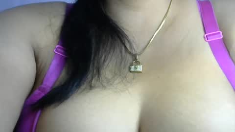 Snapshot of schoco_milf chatting on 12-30-24, 09:40 mai latina online show from 12-30-24, 09:40