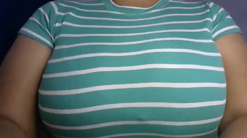 Snapshot of schoco_milf chatting on 02-17-25, 11:02 mai latina online show from 02-17-25, 11:02