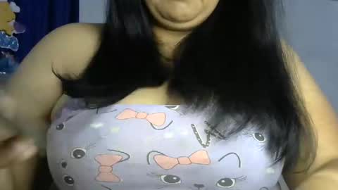 Snapshot of schoco_milf chatting on 02-25-25, 11:19 mai latina online show from 02-25-25, 11:19