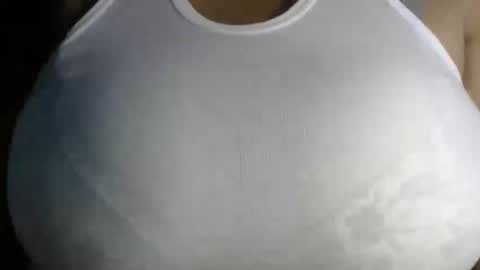 Snapshot of schoco_milf chatting on 10-12-25, 01:10 mai latina online show from 10-12-25, 01:10