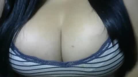 Snapshot of schoco_milf chatting on 05-17-26, 11:17 mai latina online show from 05-17-26, 11:17