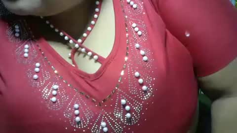 Snapshot of schoco_milf chatting on 05-26-26, 01:34 mai latina online show from 05-26-26, 01:34
