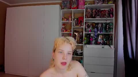 Snapshot of school_love chatting on 07-12-26, 08:16 Rina online show from 07-12-26, 08:16