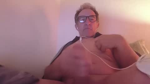 Snapshot of scotchwhieskie chatting on 05-14-26, 11:00 scotchwhieskie online show from 05-14-26, 11:00