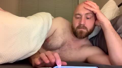 Snapshot of scottric chatting on 01-09-26, 10:55 SexyDaddy online show from 01-09-26, 10:55