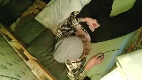 Snapshot of scratt67 chatting on 12-15-25, 11:20 scratt67 online show from 12-15-25, 11:20