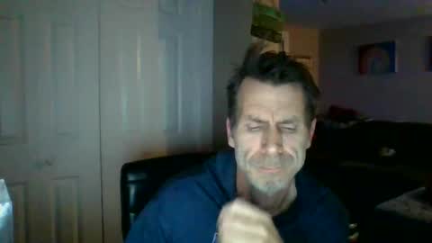 Snapshot of scroach11 chatting on 05-07-26, 02:06 GettOffMyLawn online show from 05-07-26, 02:06