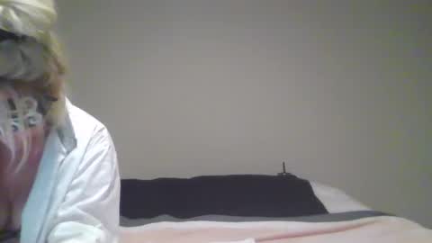 Snapshot of sdbeachfreaks chatting on 10-13-25, 04:12 SDBeachfreaks online show from 10-13-25, 04:12