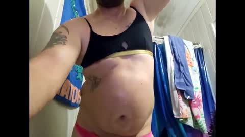 Snapshot of sdraftt45 chatting on 01-10-25, 10:25 Arin online show from 01-10-25, 10:25