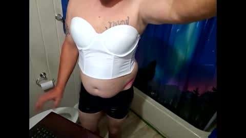 Snapshot of sdraftt45 chatting on 02-19-25, 01:08 Arin online show from 02-19-25, 01:08