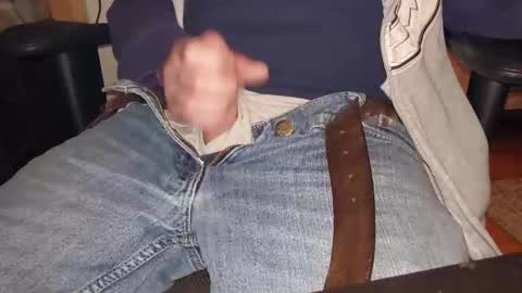 Snapshot of seasideforester chatting on 02-25-25, 04:24 Sea online show from 02-25-25, 04:24