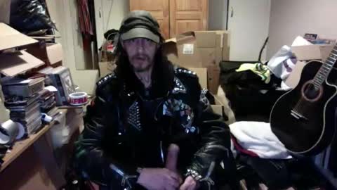 Snapshot of seasidesteve71 chatting on 04-19-26, 03:17 seasidesteve71 online show from 04-19-26, 03:17