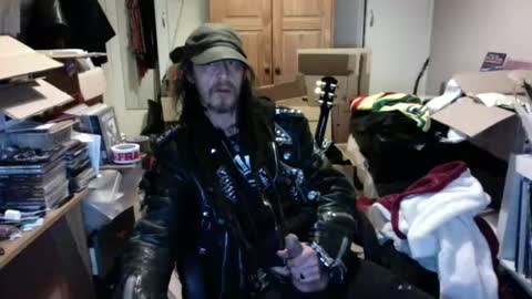Snapshot of seasidesteve71 chatting on 04-27-26, 01:36 seasidesteve71 online show from 04-27-26, 01:36