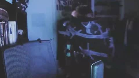 Snapshot of sebas4cruz4 chatting on 03-17-26, 01:43 Moxie online show from 03-17-26, 01:43