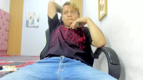 Snapshot of sebas_boycum19 chatting on 04-12-26, 02:05 sebas_boycum19 online show from 04-12-26, 02:05