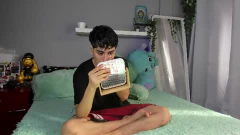 Snapshot of sebas_rosse chatting on 06-17-26, 08:32 sebastian online show from 06-17-26, 08:32