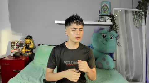 Snapshot of sebas_rosse chatting on 06-18-26, 10:03 sebastian online show from 06-18-26, 10:03