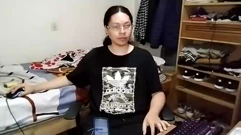 Snapshot of sebasslops chatting on 12-15-24, 07:10 Sebas online show from 12-15-24, 07:10