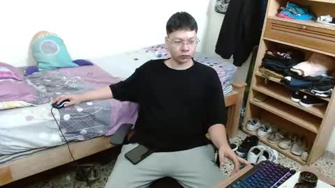 Snapshot of sebasslops chatting on 01-27-25, 11:33 Sebas online show from 01-27-25, 11:33