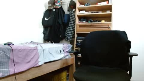 Snapshot of sebasslops chatting on 02-02-25, 07:57 Sebas online show from 02-02-25, 07:57