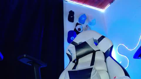 Snapshot of sebastian_025 chatting on 11-25-25, 04:45 Sebastian online show from 11-25-25, 04:45