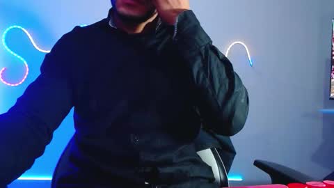 Snapshot of sebastian_025 chatting on 12-18-25, 08:53 Sebastian online show from 12-18-25, 08:53