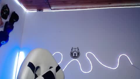 Snapshot of sebastian_025 chatting on 12-22-25, 10:45 Sebastian online show from 12-22-25, 10:45