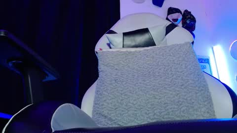 Snapshot of sebastian_025 chatting on 02-28-26, 10:49 Sebastian online show from 02-28-26, 10:49