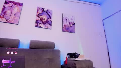     .  INDEPENDENT MODEL online show from 02-07-26, 06:44