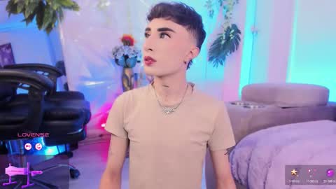     .  INDEPENDENT MODEL online show from 02-15-26, 01:52