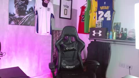 Snapshot of sebastiano_97 chatting on 12-17-25, 05:57 Sebastiano online show from 12-17-25, 05:57