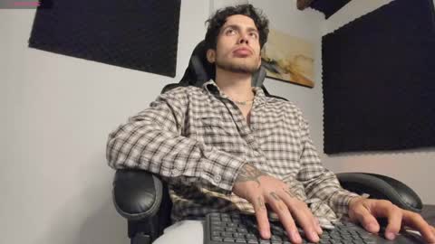 Snapshot of sebastianortizm chatting on 04-03-26, 09:46 Lucian Sinclair online show from 04-03-26, 09:46