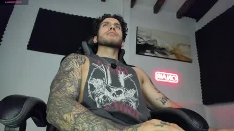 Snapshot of sebastianortizm chatting on 04-22-26, 02:58 Lucian Sinclair online show from 04-22-26, 02:58