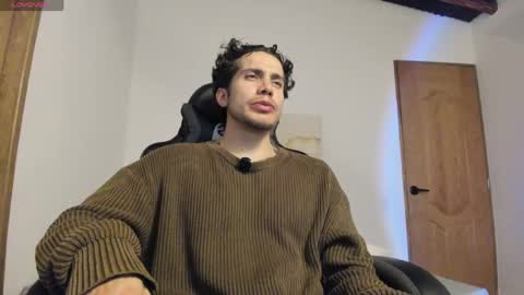 Snapshot of sebastianortizm chatting on 05-18-26, 02:51 Lucian Sinclair online show from 05-18-26, 02:51
