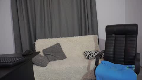 Snapshot of sebhastian2222 chatting on 12-23-25, 07:28 Lucian online show from 12-23-25, 07:28