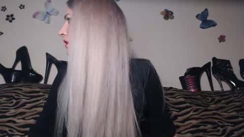 Emily online show from 11-18-25, 09:30